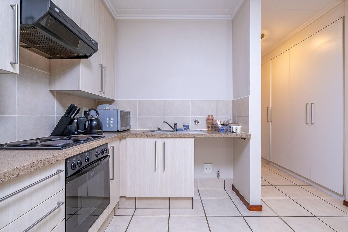 Stunning Studio Apartment - Photo 4