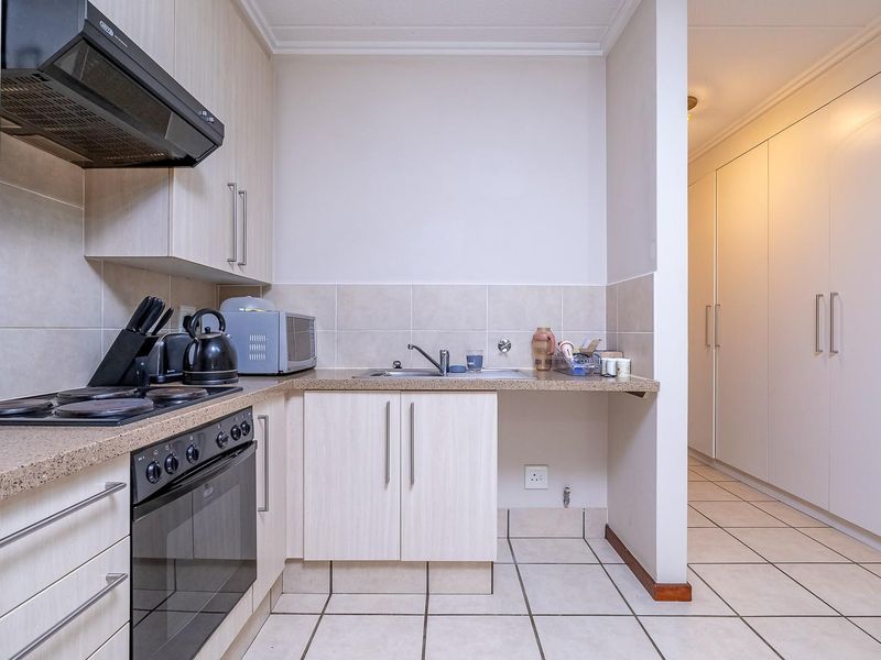 Stunning Studio Apartment - Photo 4