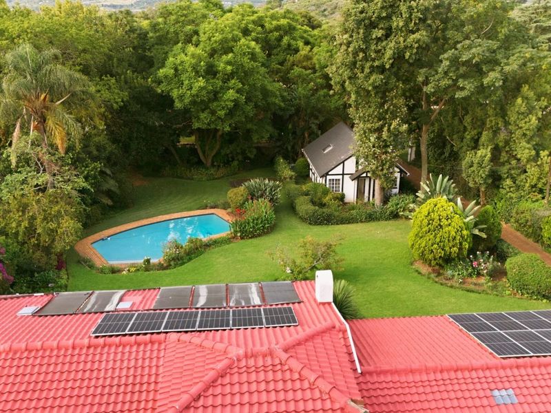 Secure, Fully Off-Grid 4-Bedroom Family Home with Cottage - Photo 3