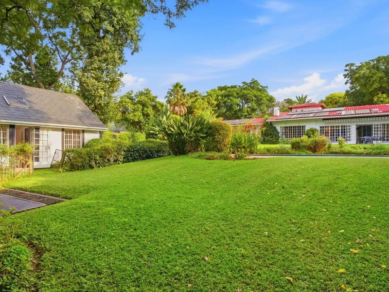 Secure, Fully Off-Grid 4-Bedroom Family Home with Cottage - Photo 6