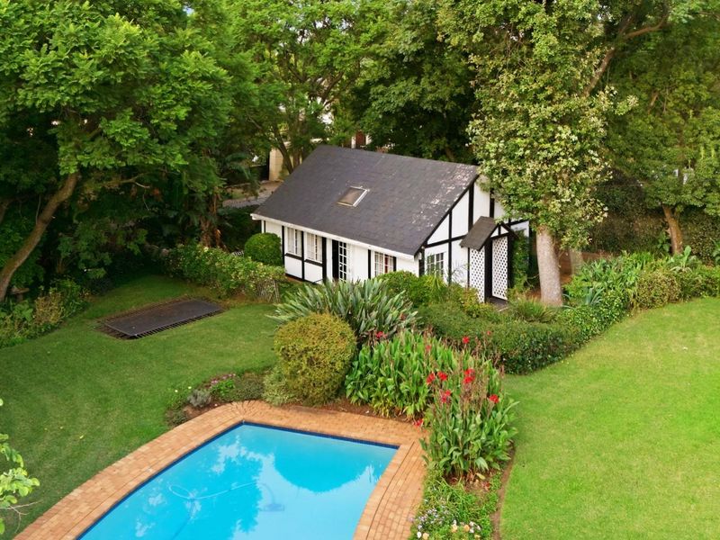 Secure, Fully Off-Grid 4-Bedroom Family Home with Cottage - Photo 5