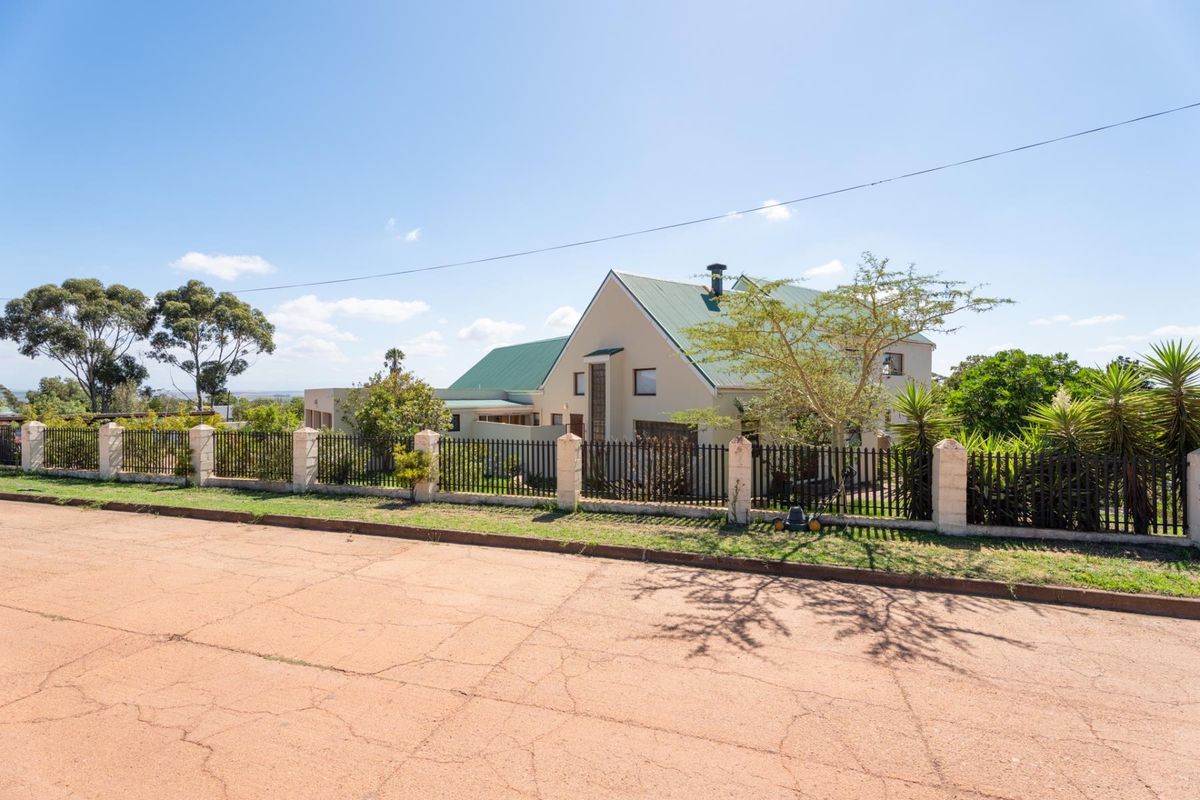 Large income generating  double-storey country home in Central Napier R3,6m - Photo 2
