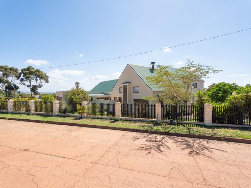 Large income generating  double-storey country home in Central Napier R3,6m - Photo 2