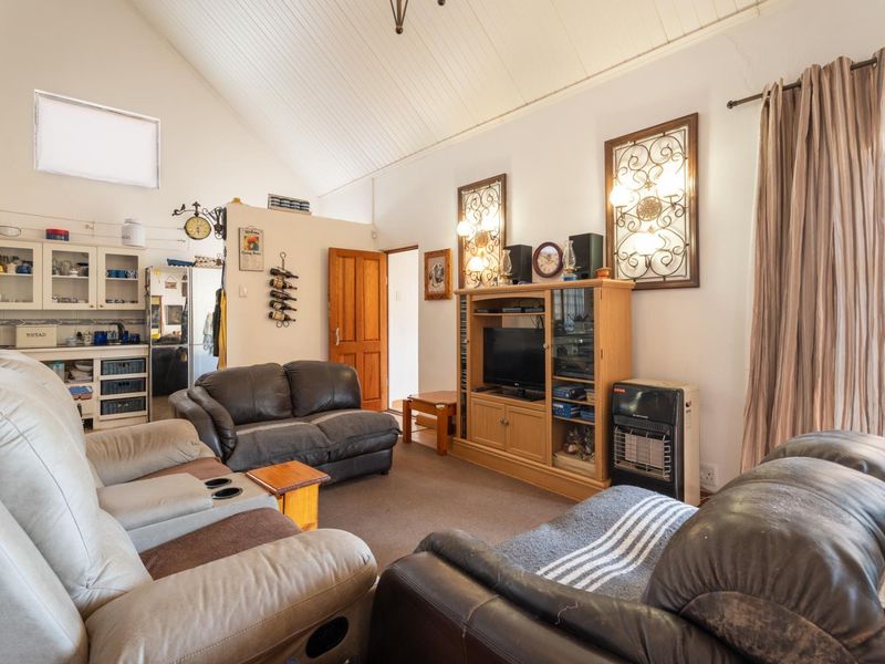 Large income generating  double-storey country home in Central Napier R3,6m - Photo 9