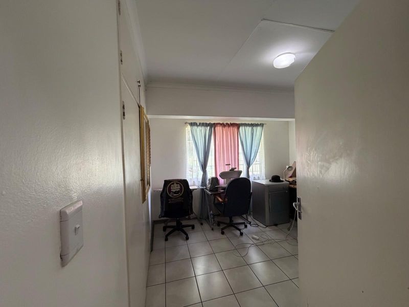 Big Family Home with Endless Potential -Protea Park Rustenburg - Photo 9