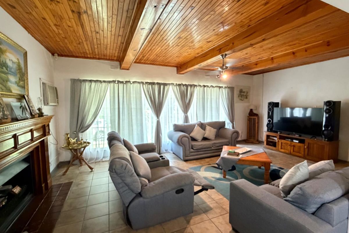 Big Family Home with Endless Potential -Protea Park Rustenburg - Photo 2