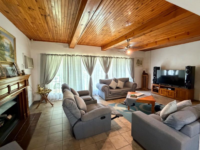 Big Family Home with Endless Potential -Protea Park Rustenburg - Photo 2
