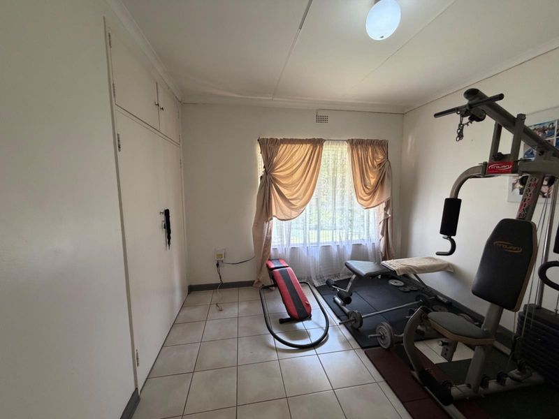 Big Family Home with Endless Potential -Protea Park Rustenburg - Photo 8