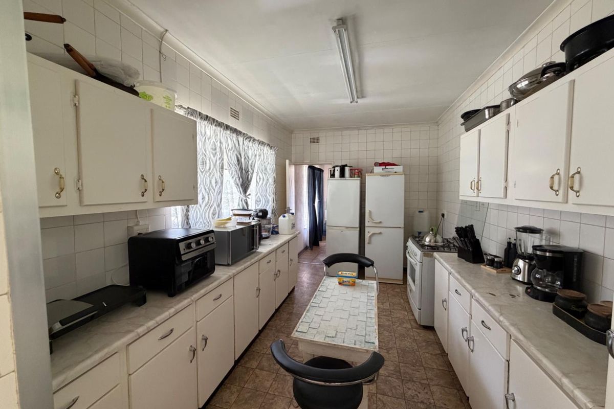 Big Family Home with Endless Potential -Protea Park Rustenburg - Photo 5