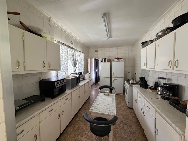 Big Family Home with Endless Potential -Protea Park Rustenburg - Photo 5