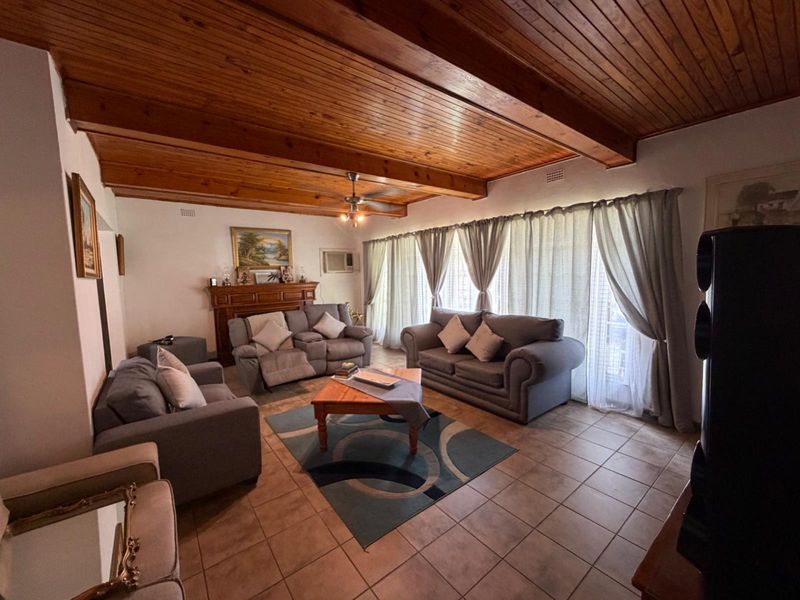 Big Family Home with Endless Potential -Protea Park Rustenburg - Photo 3