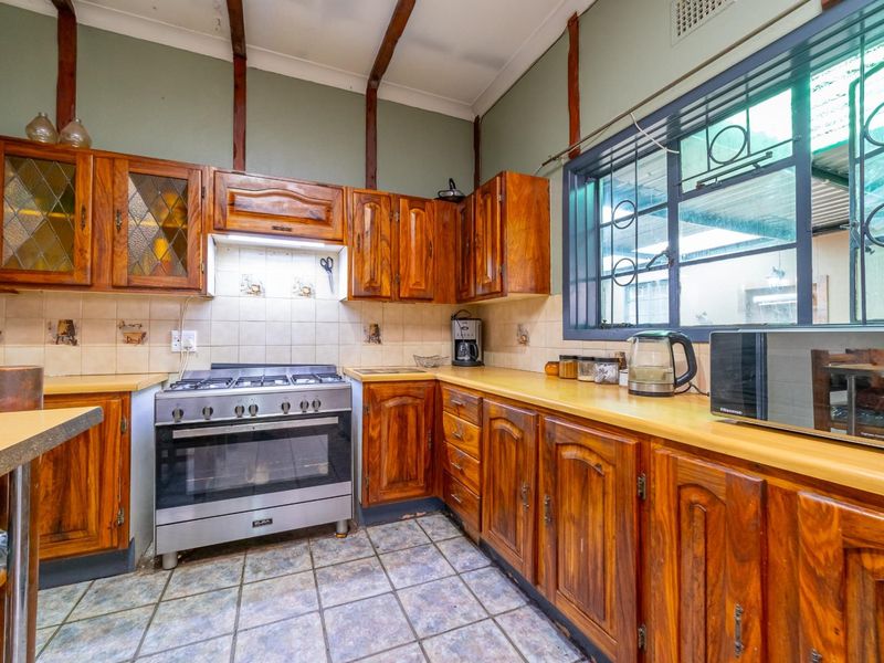 Full Title 4 Bedroom 2 Bathrooms with Flatlet in Valhalla - Photo 7