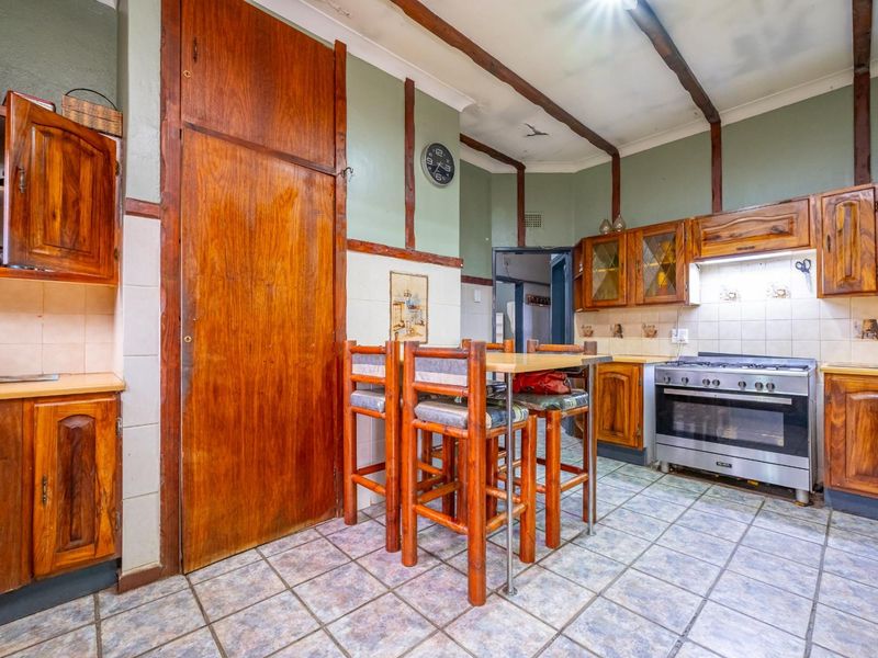 Full Title 4 Bedroom 2 Bathrooms with Flatlet in Valhalla - Photo 6