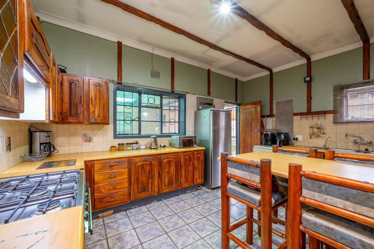 Full Title 4 Bedroom 2 Bathrooms with Flatlet in Valhalla - Photo 5