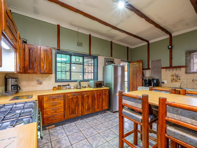 Full Title 4 Bedroom 2 Bathrooms with Flatlet in Valhalla - Photo 5