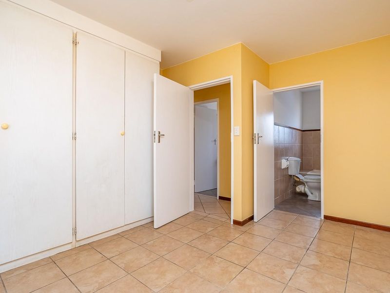 3 Bedroom 2 Bathroom 2 Garage Townhouse for Sale in die Hoewes - Photo 9