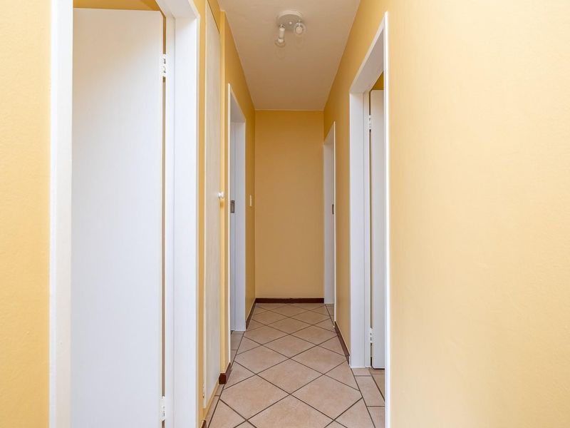 3 Bedroom 2 Bathroom 2 Garage Townhouse for Sale in die Hoewes - Photo 8