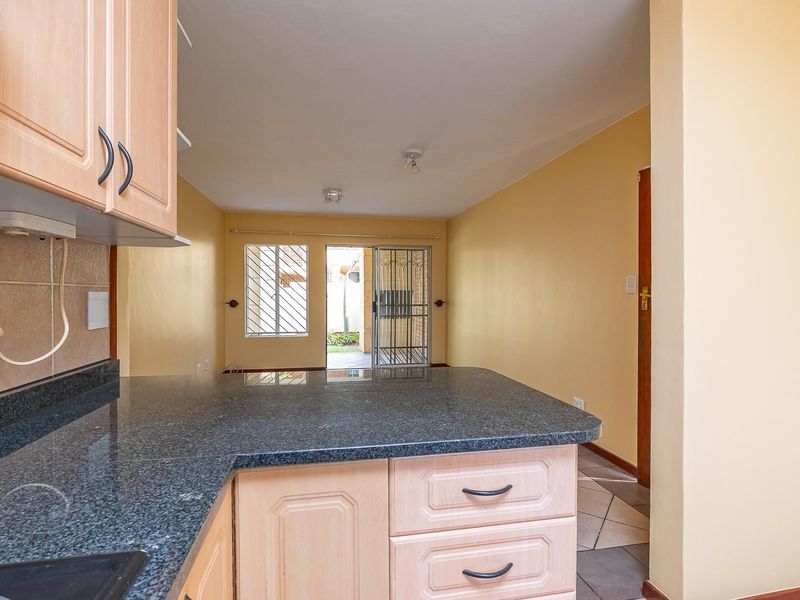 3 Bedroom 2 Bathroom 2 Garage Townhouse for Sale in die Hoewes - Photo 7