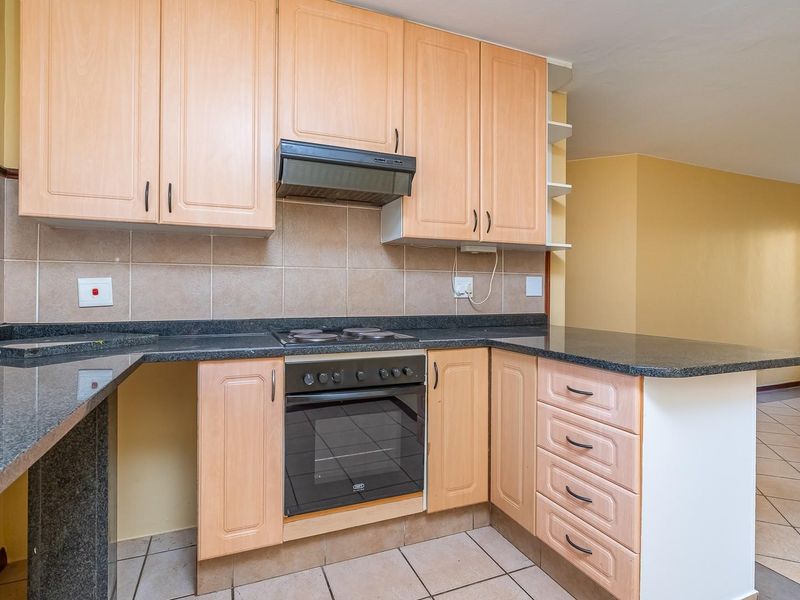 3 Bedroom 2 Bathroom 2 Garage Townhouse for Sale in die Hoewes - Photo 6