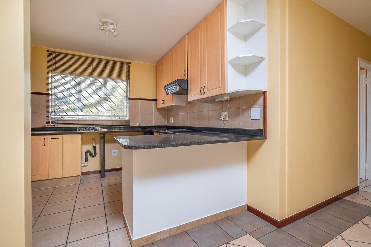 3 Bedroom 2 Bathroom 2 Garage Townhouse for Sale in die Hoewes - Photo 3