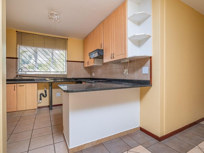 3 Bedroom 2 Bathroom 2 Garage Townhouse for Sale in die Hoewes - Photo 3