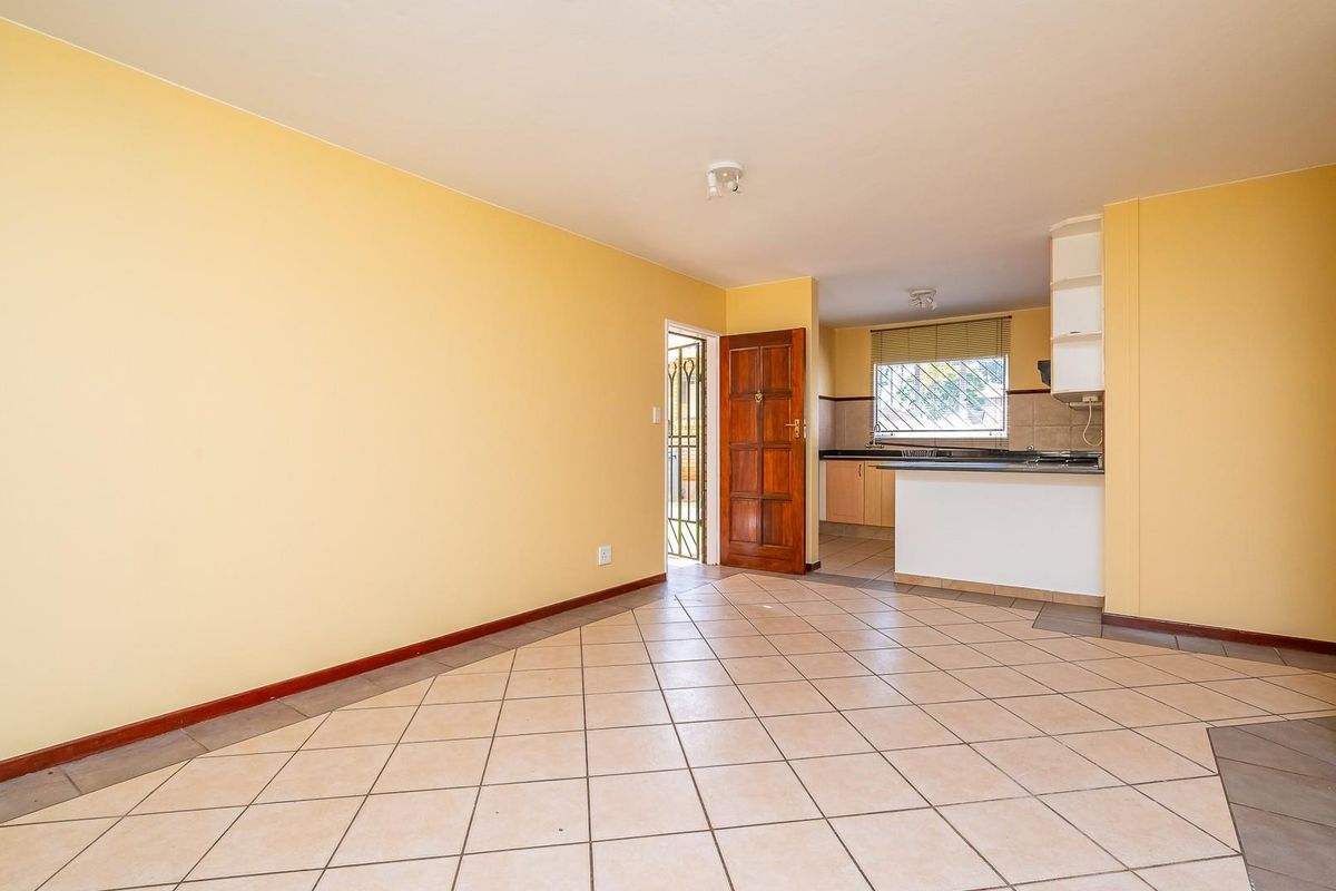 3 Bedroom 2 Bathroom 2 Garage Townhouse for Sale in die Hoewes - Photo 2