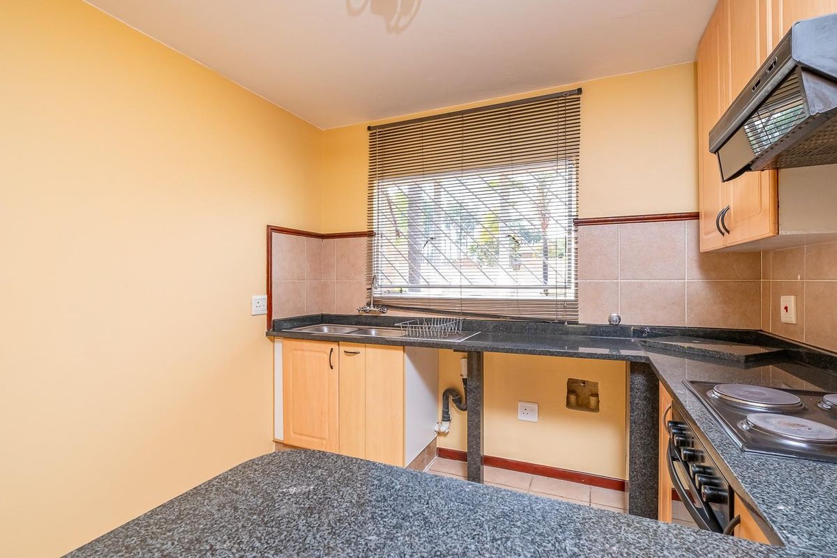 3 Bedroom 2 Bathroom 2 Garage Townhouse for Sale in die Hoewes - Photo 4