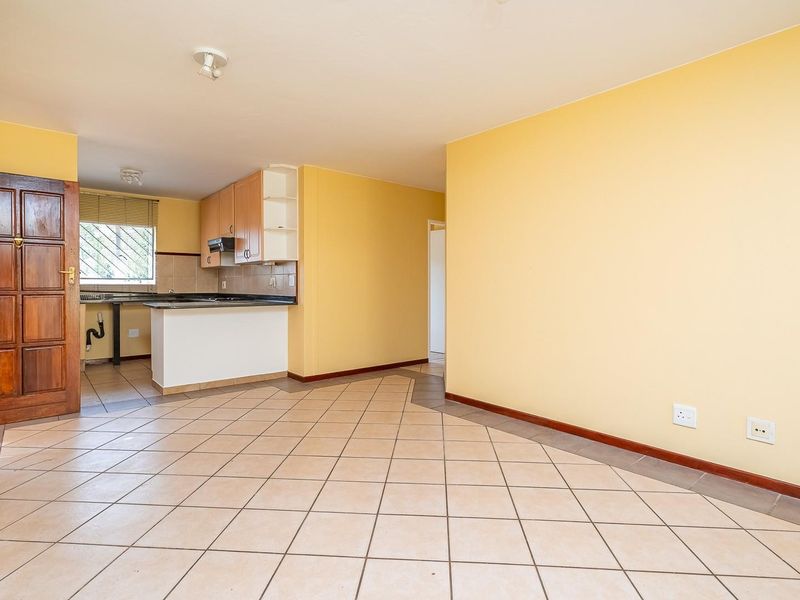 3 Bedroom 2 Bathroom 2 Garage Townhouse for Sale in die Hoewes - Photo 1