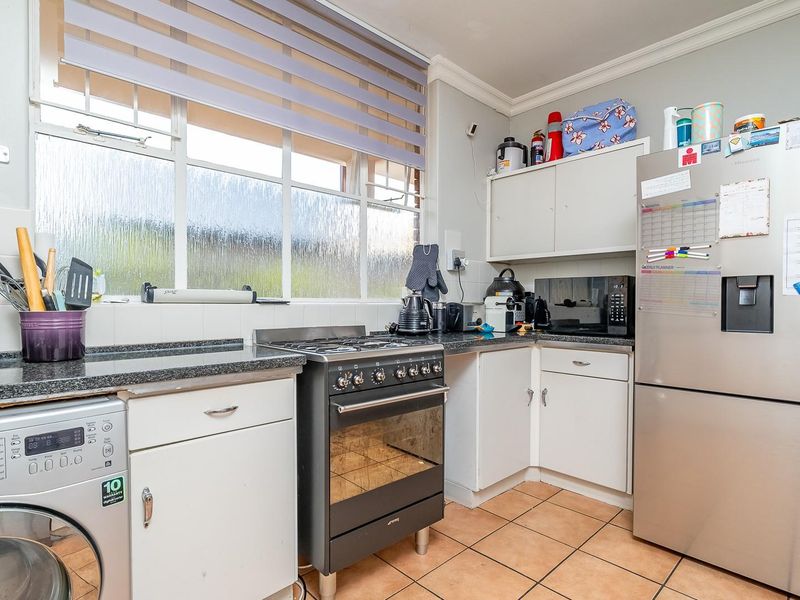 Simplicity living in the heart of Blackheath - Photo 7