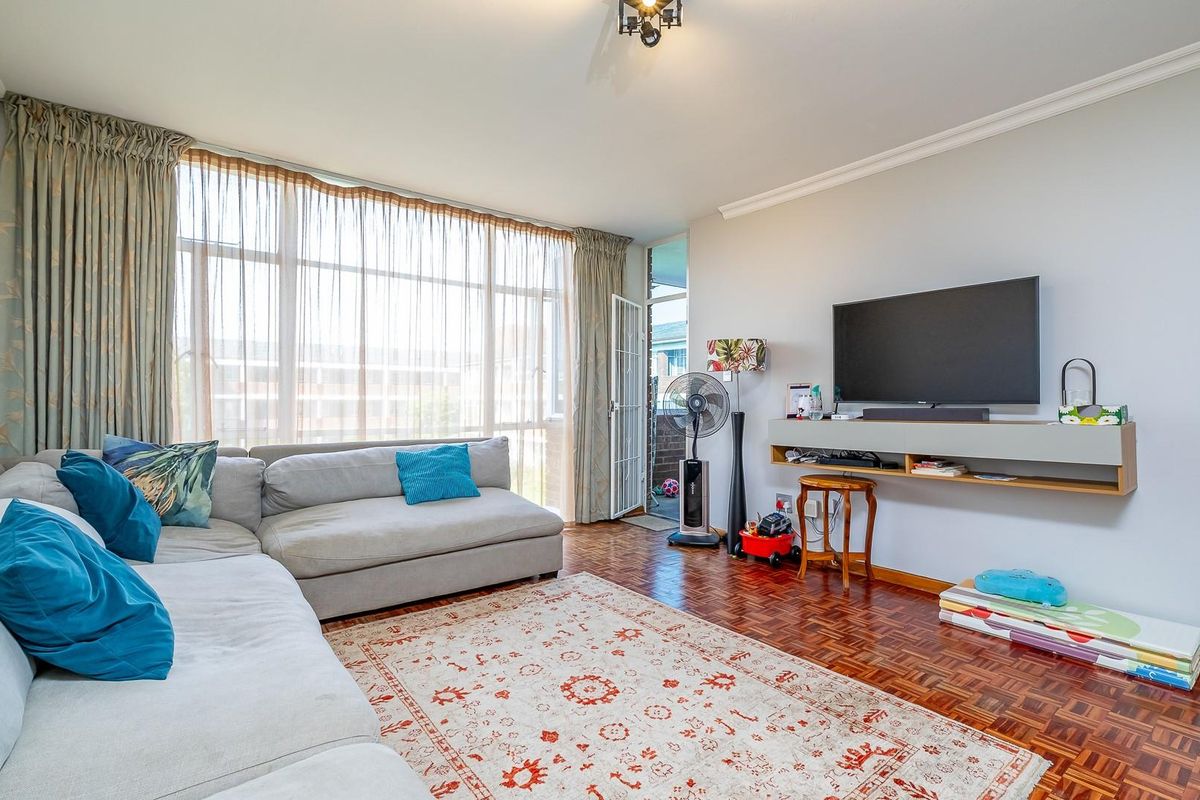 Simplicity living in the heart of Blackheath - Photo 3