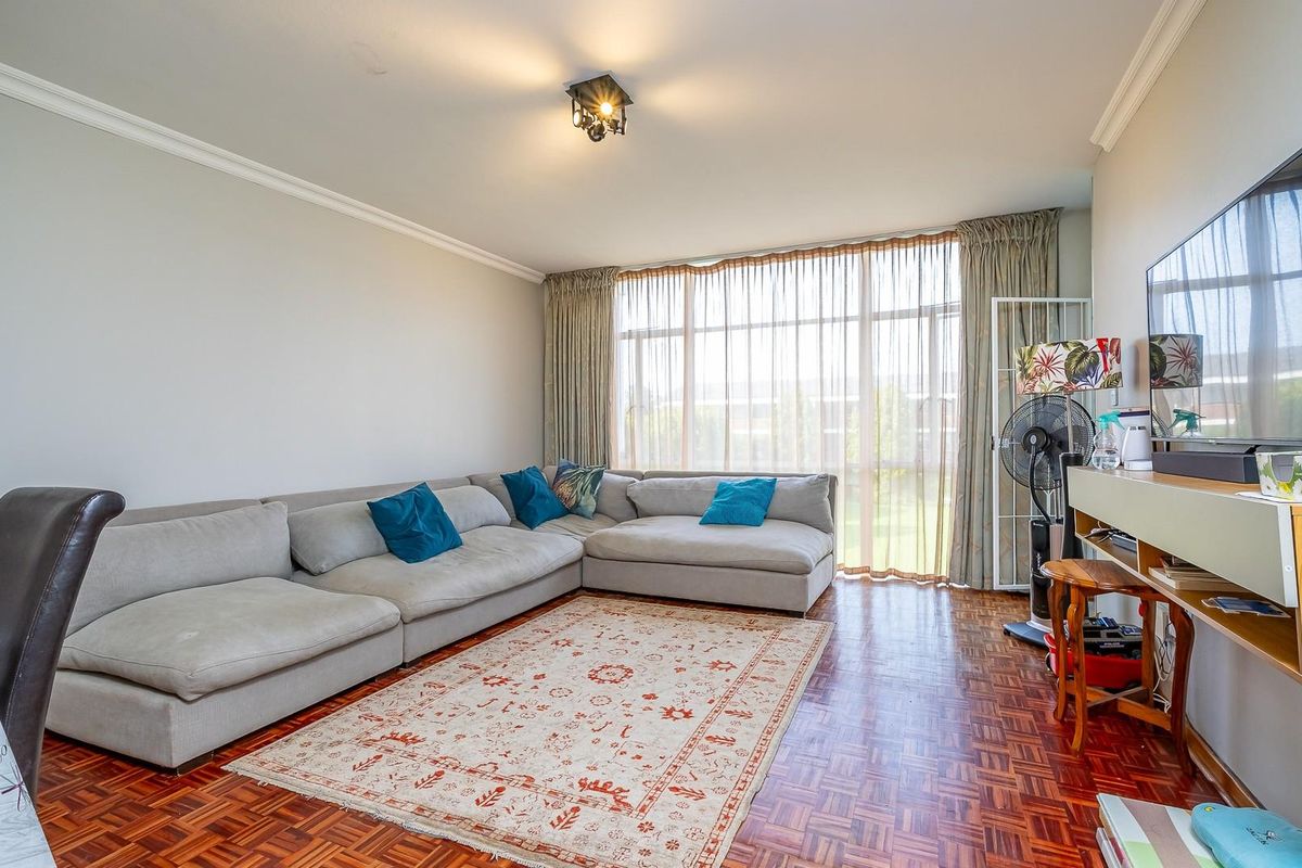 Simplicity living in the heart of Blackheath - Photo 2