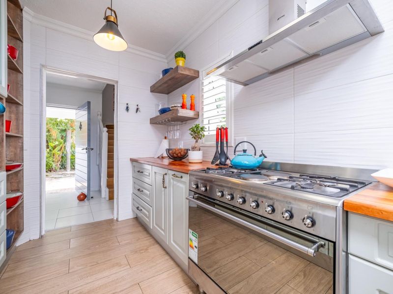 Spacious Family Home with Swimming Pool and Backup Power - Photo 2