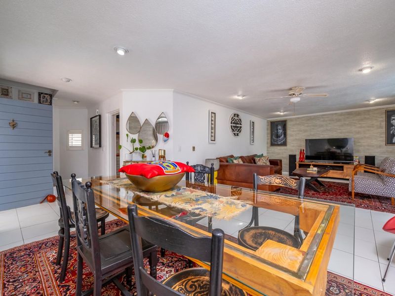 Spacious Family Home with Swimming Pool and Backup Power - Photo 6