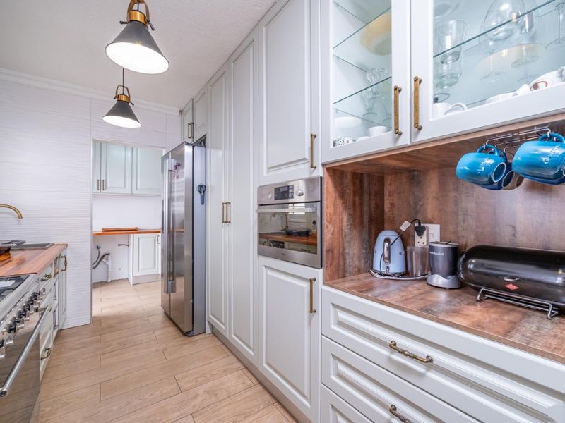 Spacious Family Home with Swimming Pool and Backup Power - Photo 3