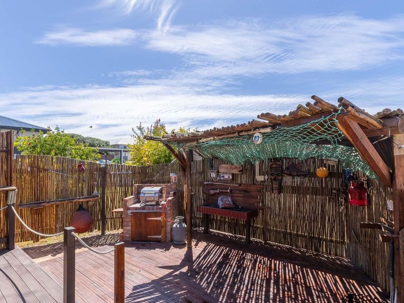 3 Bedroom Home Close to Amenities - Priced to go! - Photo 2