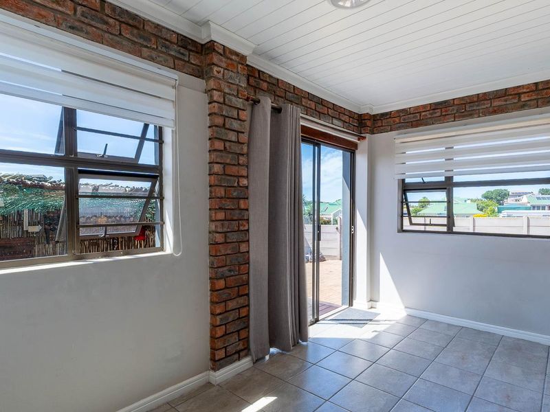 3 Bedroom Home Close to Amenities - Priced to go! - Photo 6