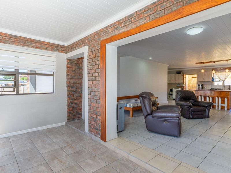 3 Bedroom Home Close to Amenities - Priced to go! - Photo 7