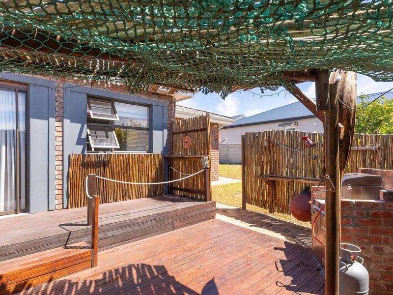 3 Bedroom Home Close to Amenities - Priced to go! - Photo 4