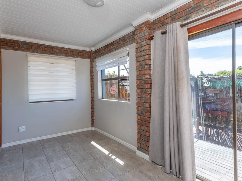 3 Bedroom Home Close to Amenities - Priced to go! - Photo 5