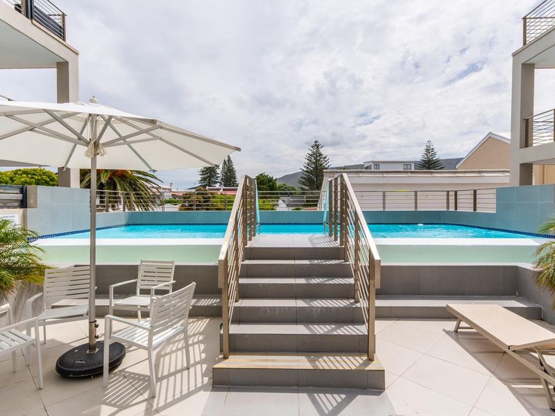 EXCLUSIVE POOL-FACING LUXURY AT THE ESPLANADE - Photo 8