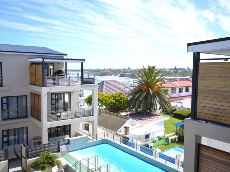 EXCLUSIVE POOL-FACING LUXURY AT THE ESPLANADE - Photo 6