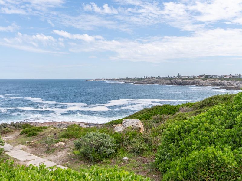 EXCLUSIVE POOL-FACING LUXURY AT THE ESPLANADE - Photo 3