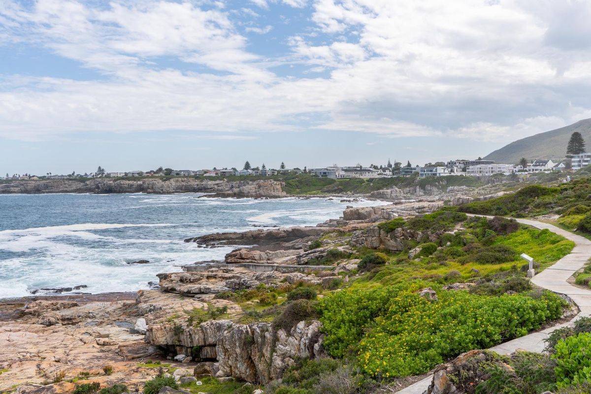 Apartment Under Offer in Hermanus Central Hermanus - Photo 2