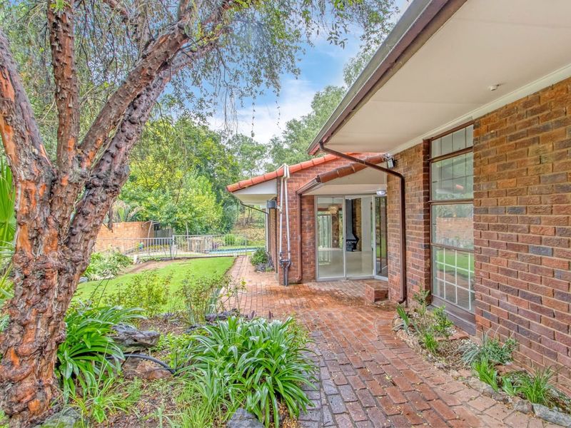 Lovely move-in-ready 3-bedroom family home for sale - Photo 3