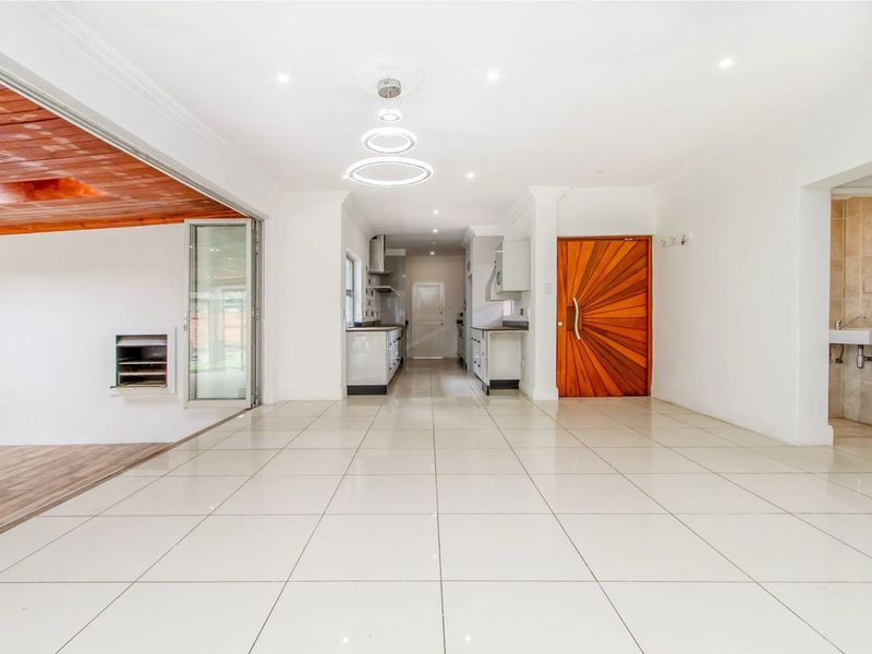 Lovely move-in-ready 3-bedroom family home for sale - Photo 8