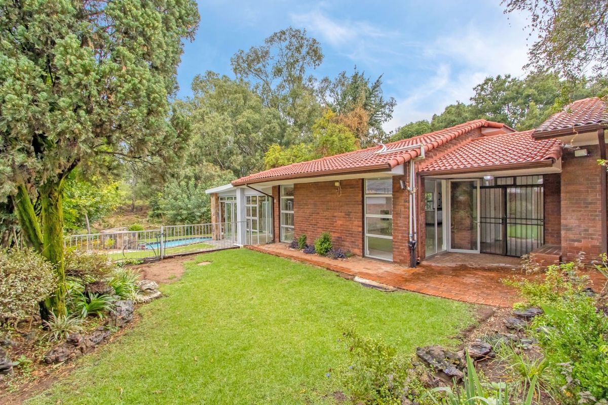 Lovely move-in-ready 3-bedroom family home for sale - Photo 2