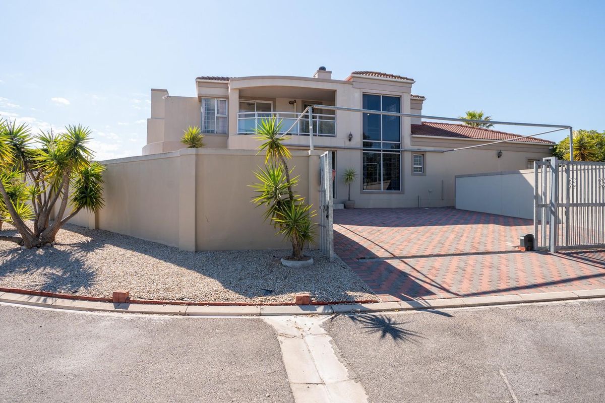 Double Storied Luxury In Cul De Sac Setting - Photo 2