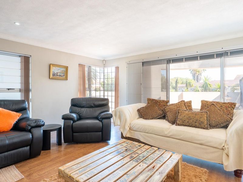 Double Storied Luxury In Cul De Sac Setting - Photo 10