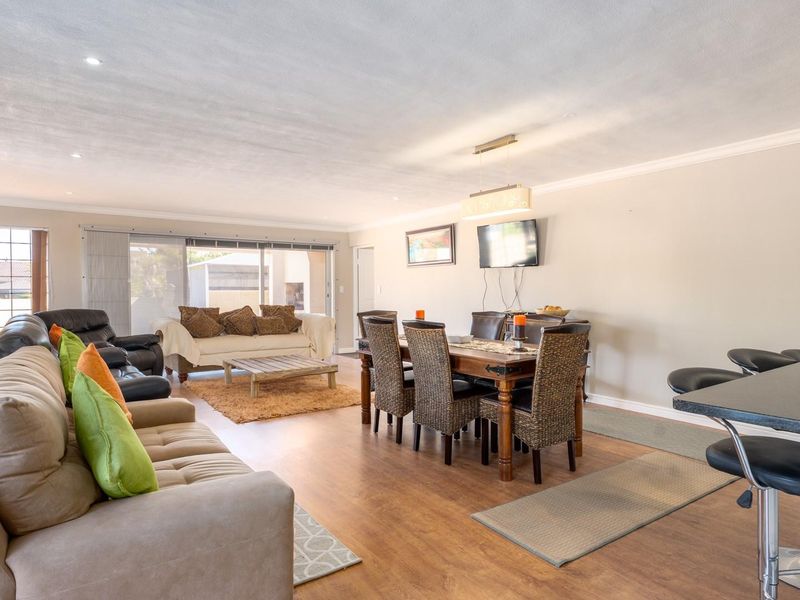 Double Storied Luxury In Cul De Sac Setting - Photo 8