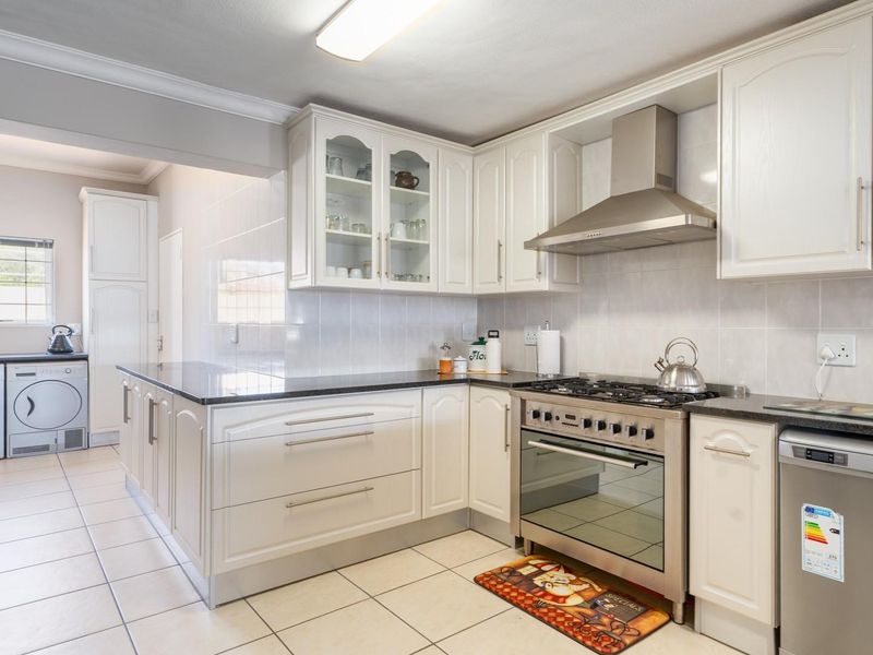 Double Storied Luxury In Cul De Sac Setting - Photo 6